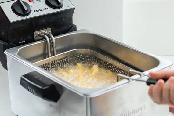 Deep pan fryer